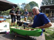 Vladimír Šrámek nad vítězným modelem pro Steam Foot