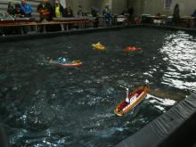 Pokud neprobíhala bitva, vodní plocha patřila jihočeským modelářům.